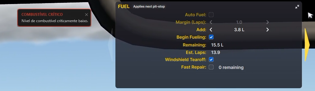Race Engineer's Fuel overlay panel showing a critical fuel alert, remaining fuel, and estimated laps left, with UI shown in Portuguese.